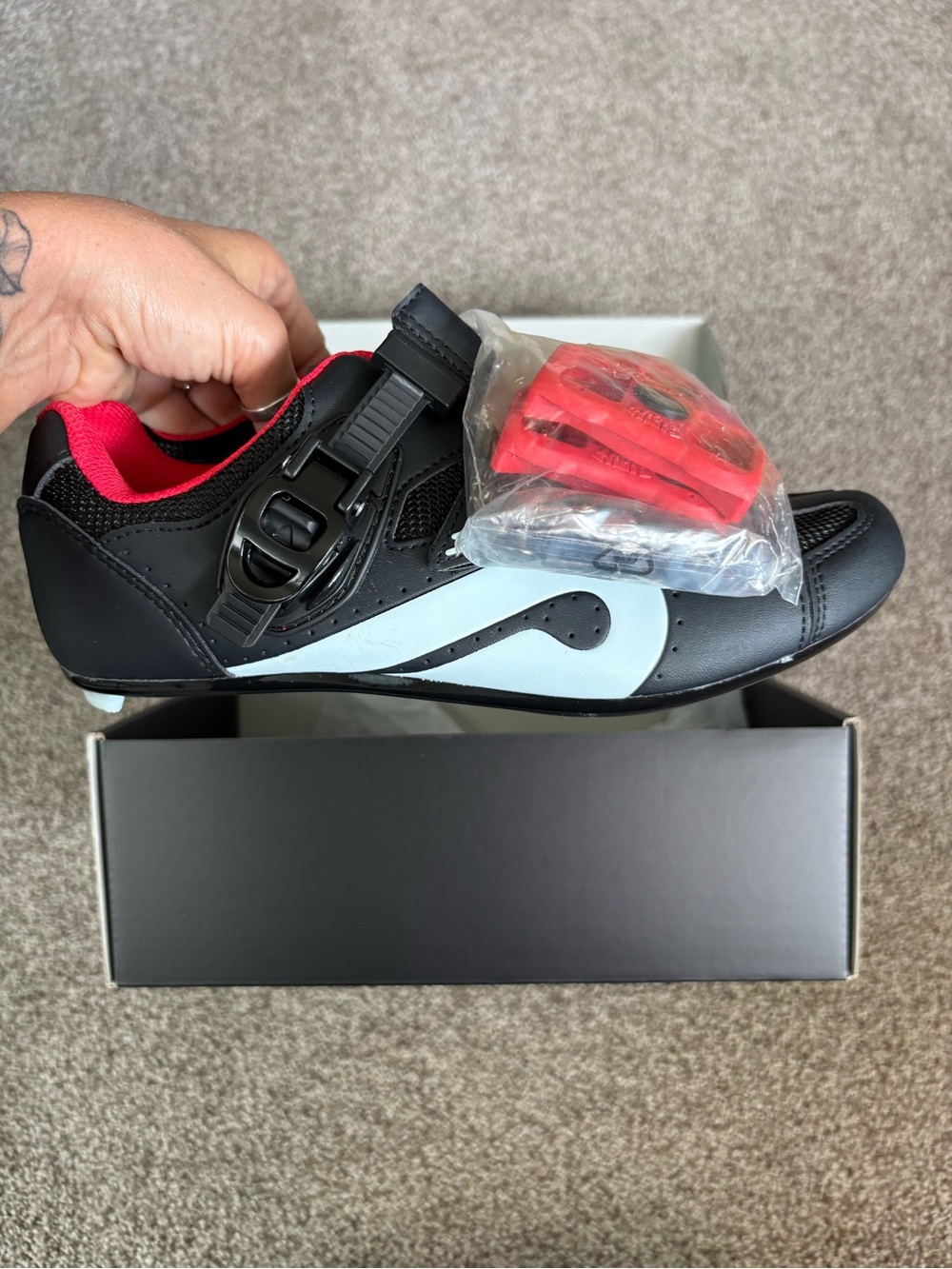 NEW IN BOX- Peloton Cycling Shoes | Unisex-Womens 9, Men’s 7